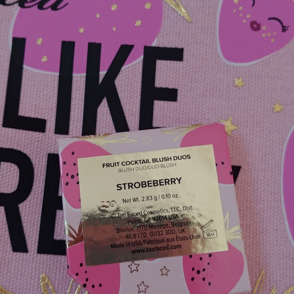 💖FIRM! NWT TOO FACED BERRY CHRISTMAS TO YOU LIMITED EDITION BOX SET - Picture 11 of 16